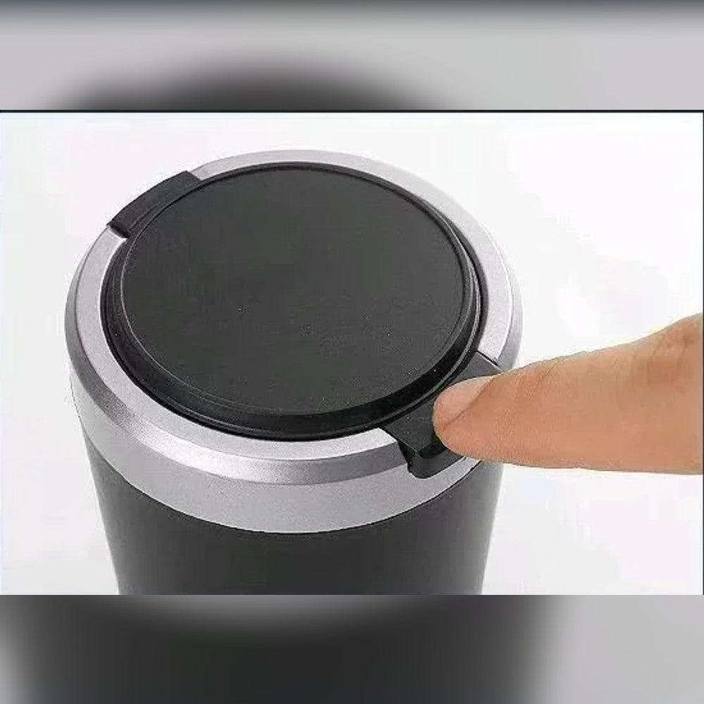 Kansi aukeaa yhdellä painalluksella